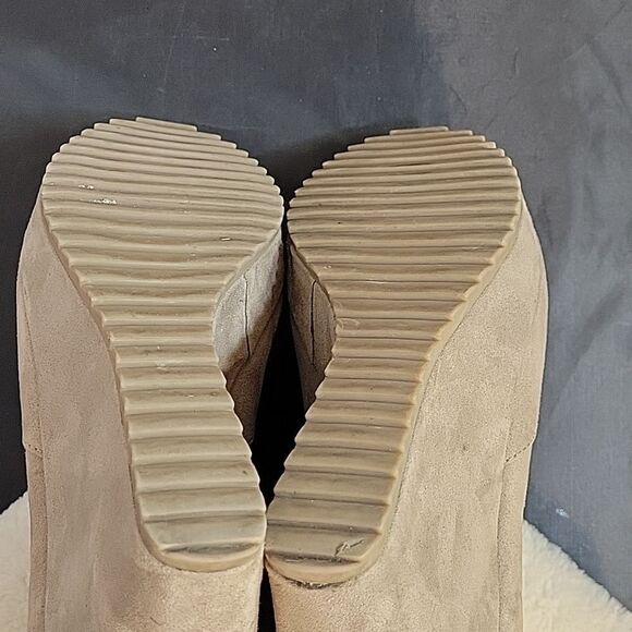 JUICY COUTURE WOMEN"S BUCKLE WEDGE ANKLE BOOTS - Picture 11 of 16